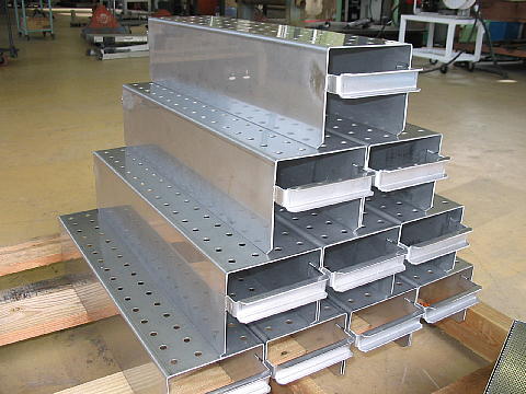 曲げ加工製品
